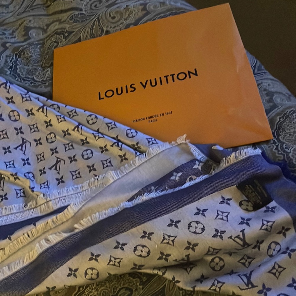 LV SCARF